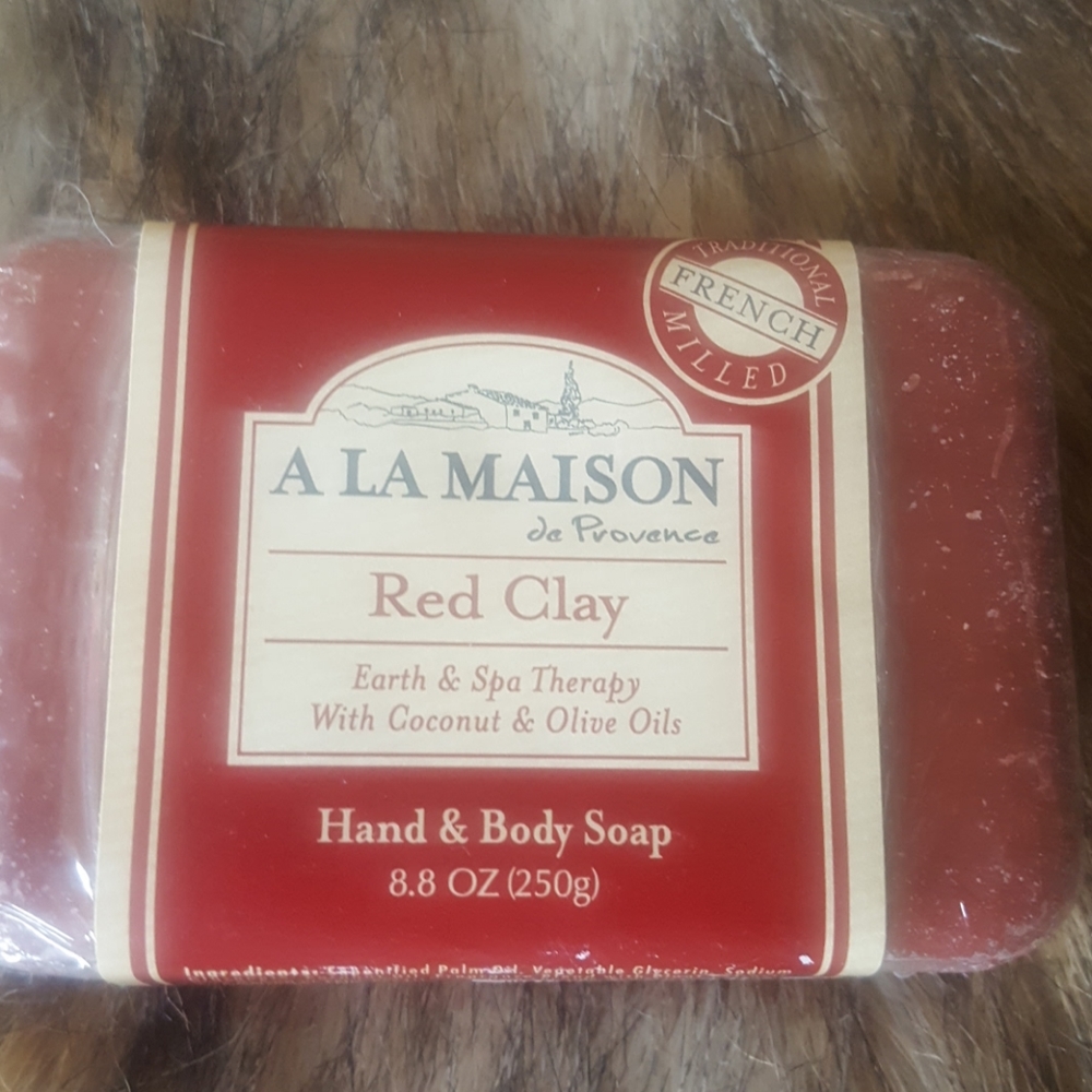 A LA MAISON DE PROVIDENCERED CLAY BODY SOAP